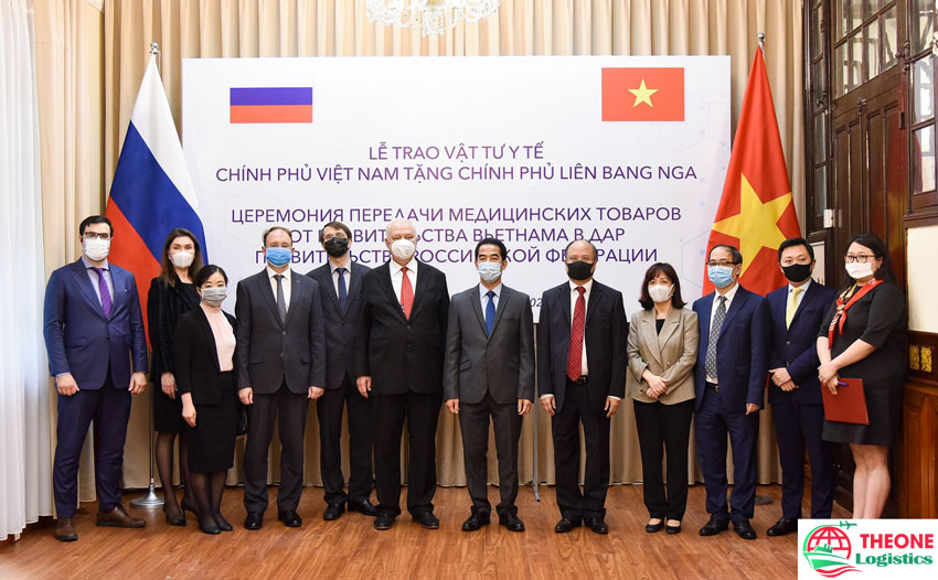 Việt Nam trao 150000 khẩu trang hỗ trợ Nga chống dịch covid-19